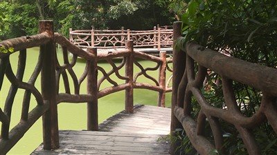 Bamboo-Imitation Railing